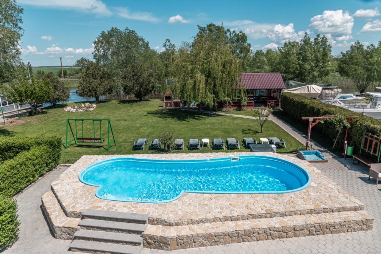 Pensiunea Califar Dunavăţu de Jos Exteriör bild