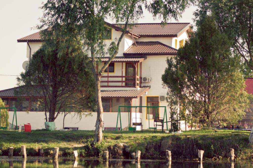 Pensiunea Califar Dunavăţu de Jos Exteriör bild